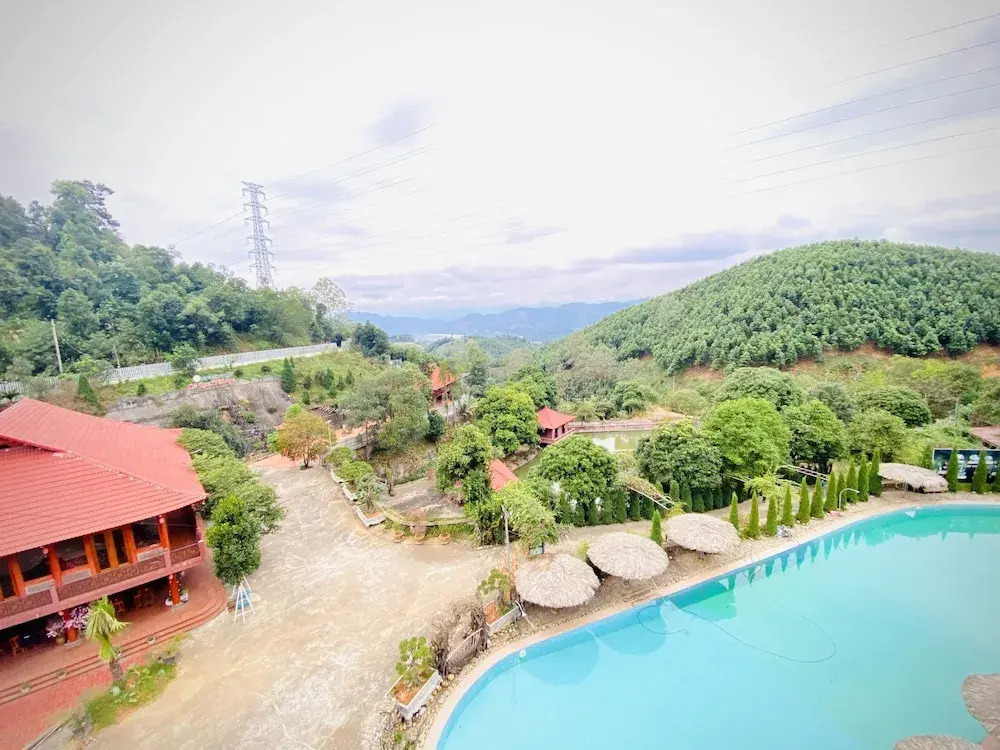 Khu du lịch sinh thái Cỏ Lau Village