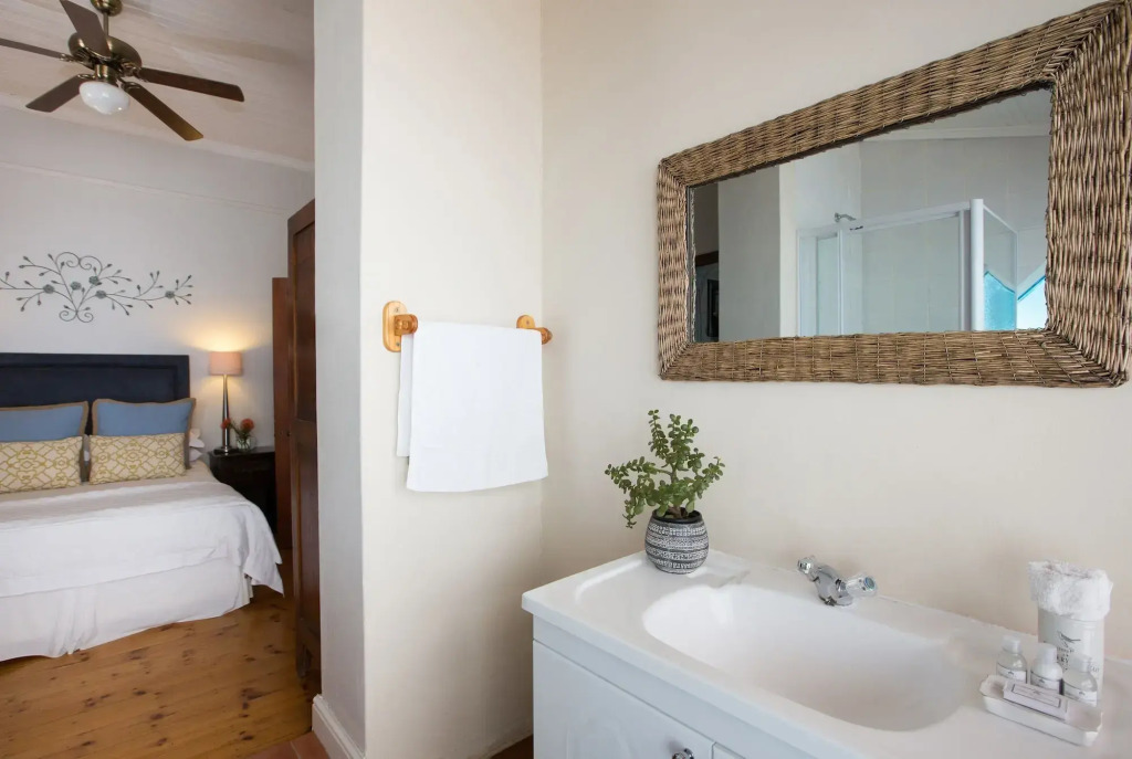 Loddeys Guesthouse by Beach Collection Winelands