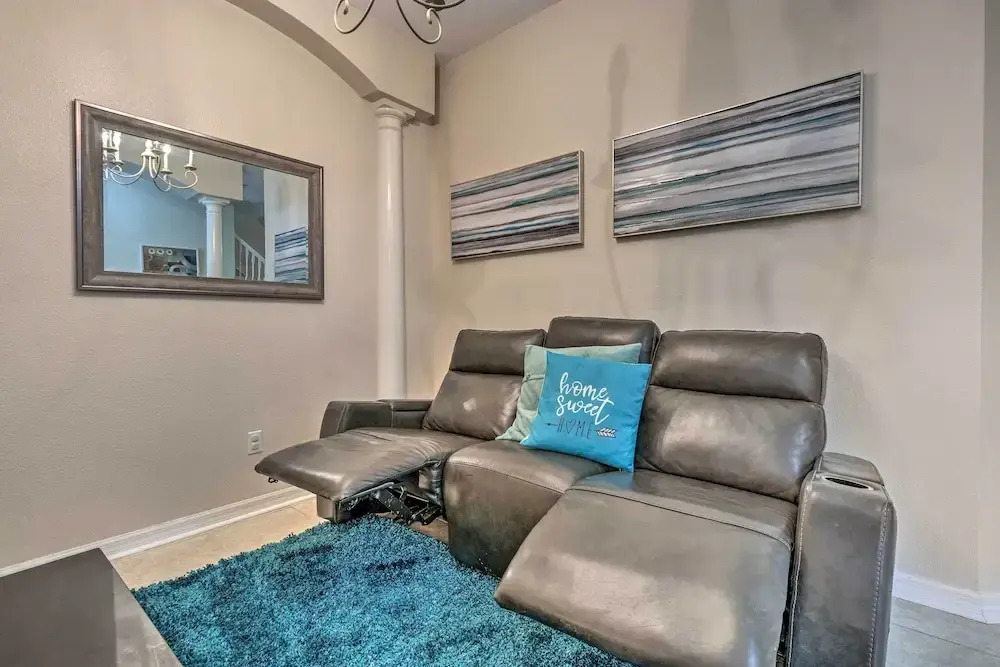 5 Mi to Disney World: Townhome w/ Balcony!