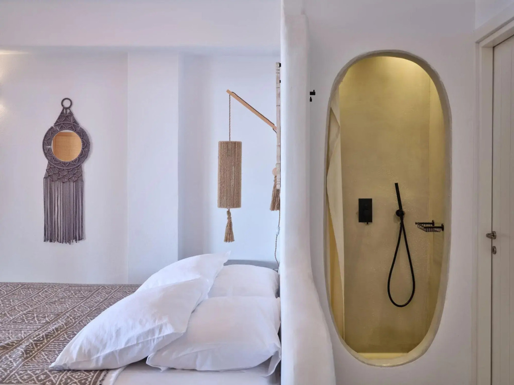 Mythic Paros , Adults Only