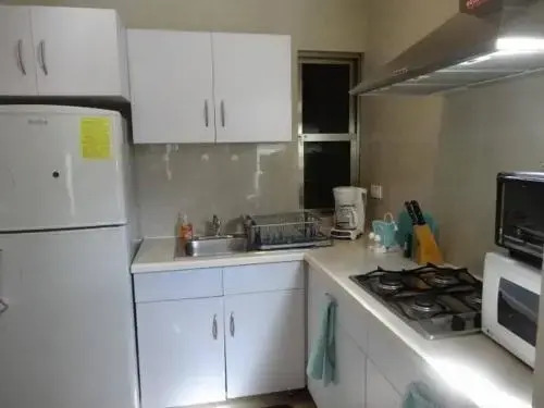 Great Location 1 Block To the Beach & 2 To Famous 5th Av.