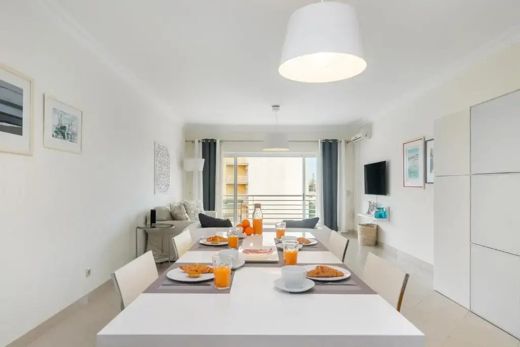WHome Family Holidays w/ S-Pool, AC, Elevator & Garage
