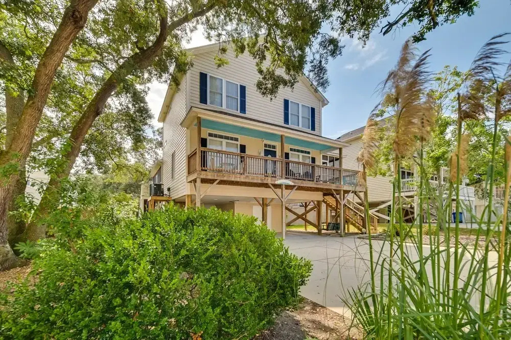 Walk to Ocean: Family Home in Surfside Beach