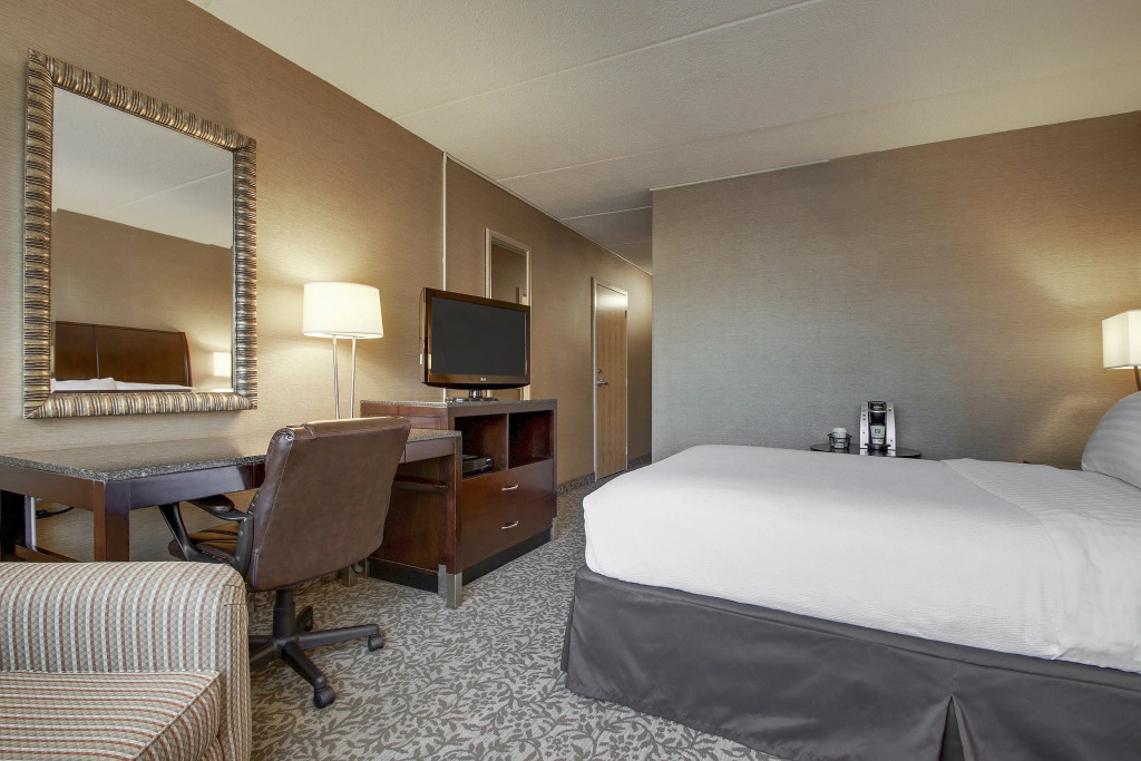 Holiday Inn Westbury-Long Island by IHG