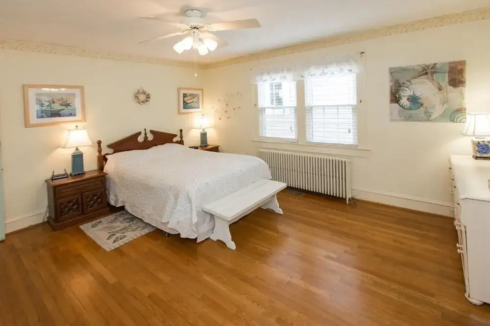 Sea Dog 5 Bedrooms 3 Bathrooms Home