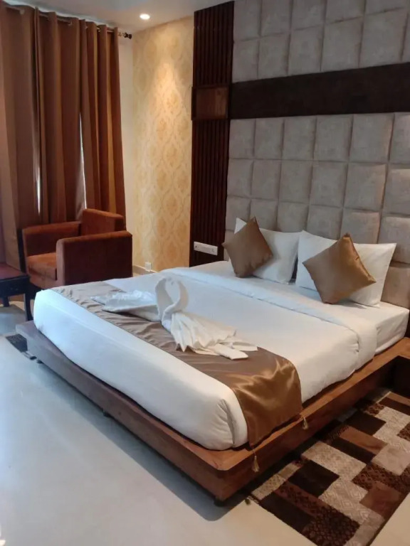 RR Hotel and Resort