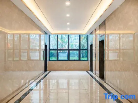 Langyi International. High-Rise City View Apartment