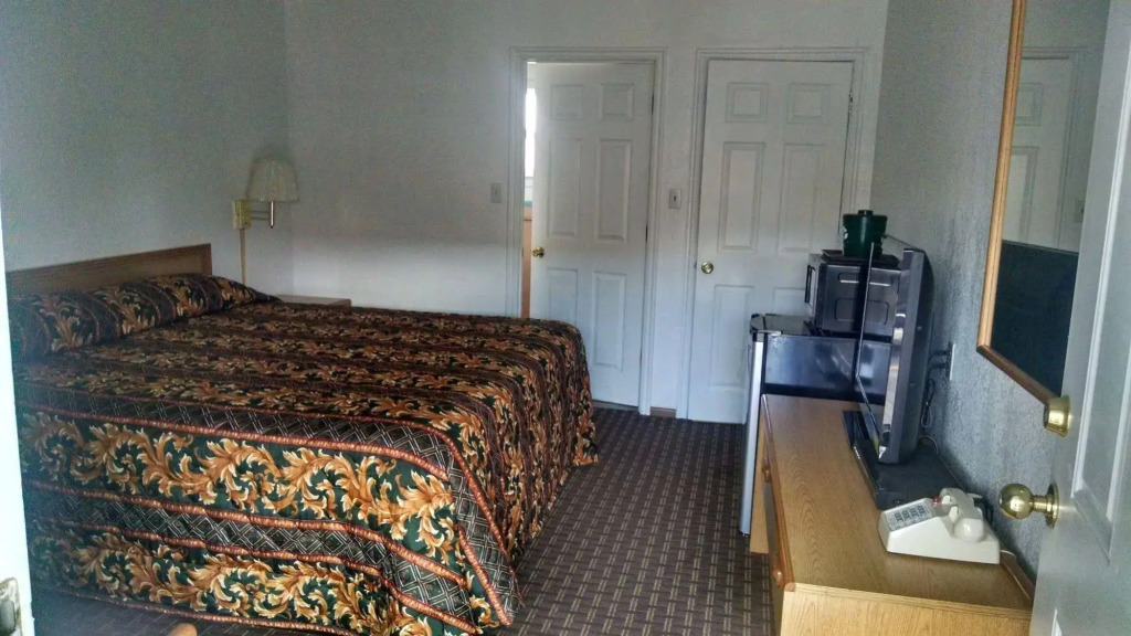Holiday Motel