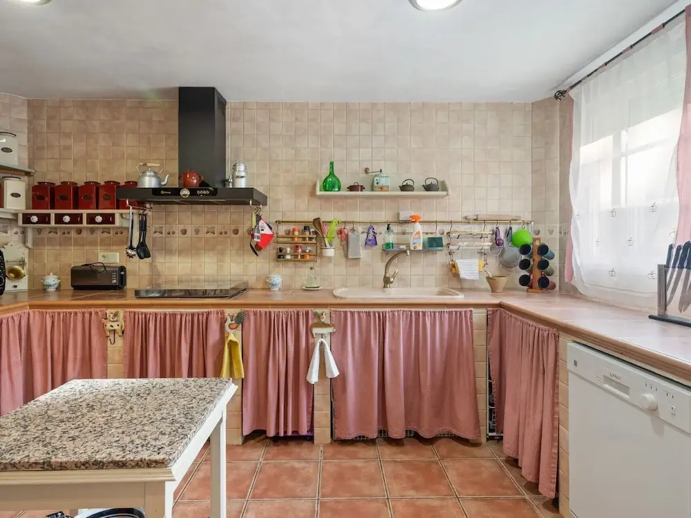 Lovely Chalet in Polop With Swimming Pool