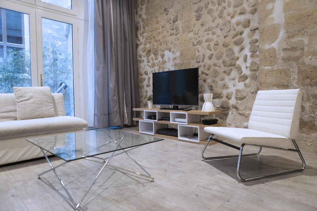 Ausone Beautiful loft apartment in historical center + terrace and parking