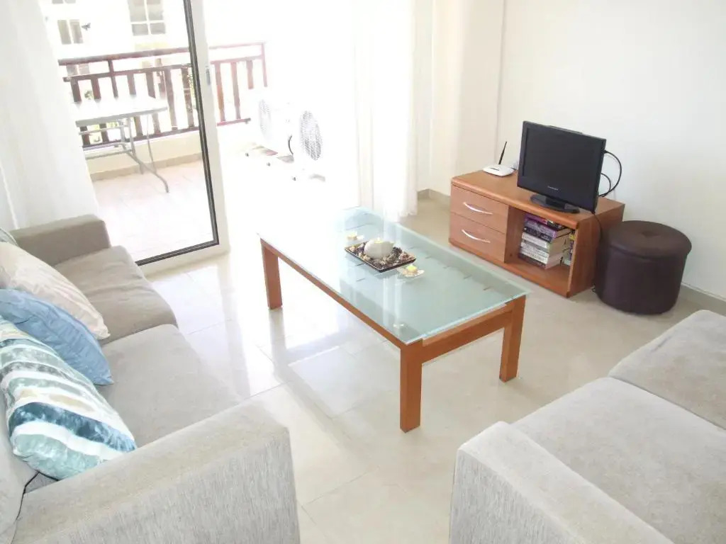 2 bedroom apartment E8 located pool level, sea view, FREE WIFI