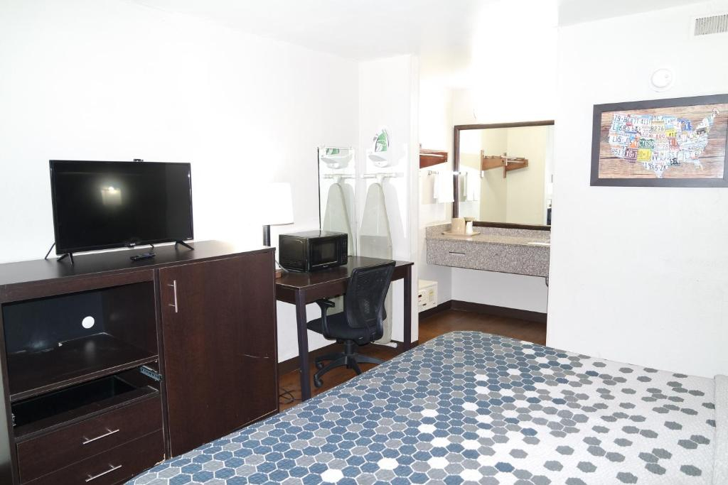 Travelodge by Wyndham North Charleston