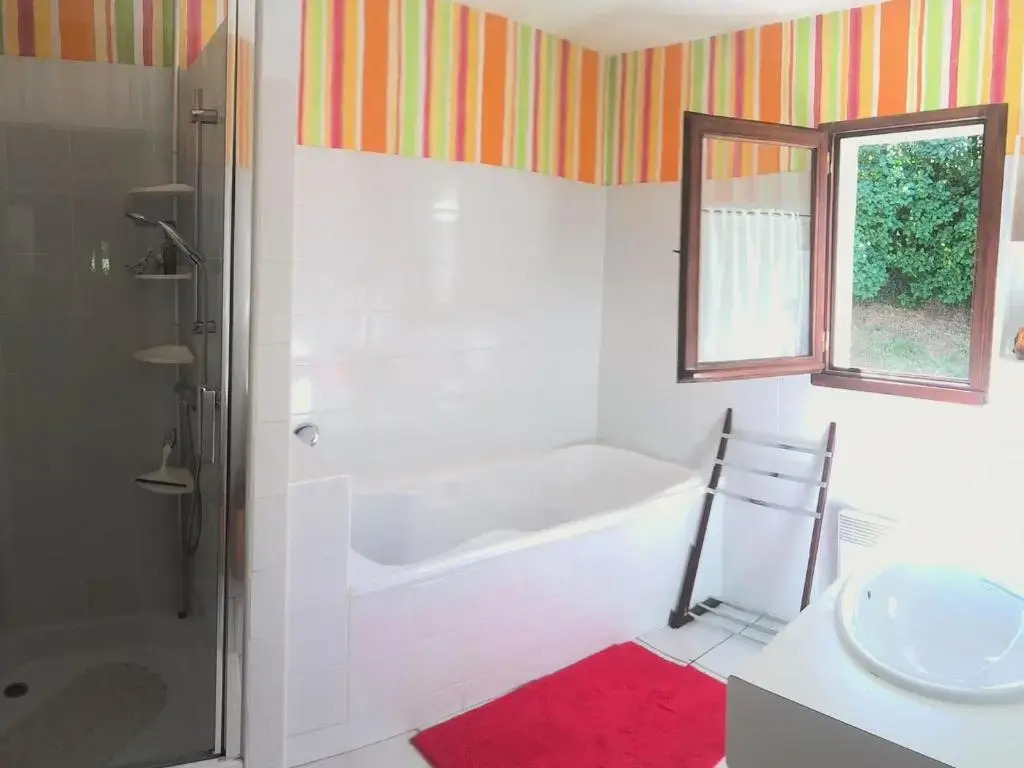Gîte Le Mayet-de-Montagne, 4 pièces, 6 personnes - FR-1-489-317
