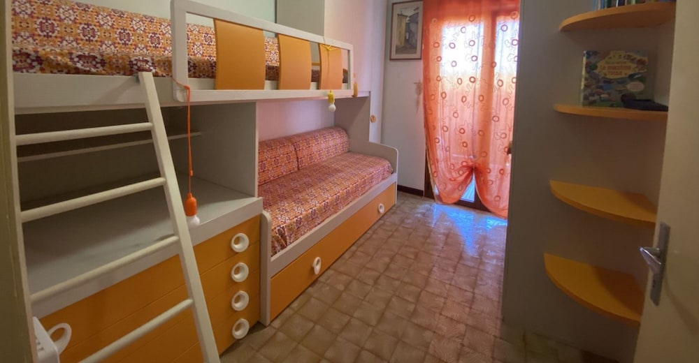 Villa Papini Seafront With 3 Apartments and Garden-rif Papi