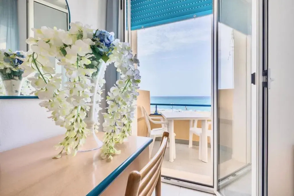 Hotel in Marina di Cecina a few steps from the sea