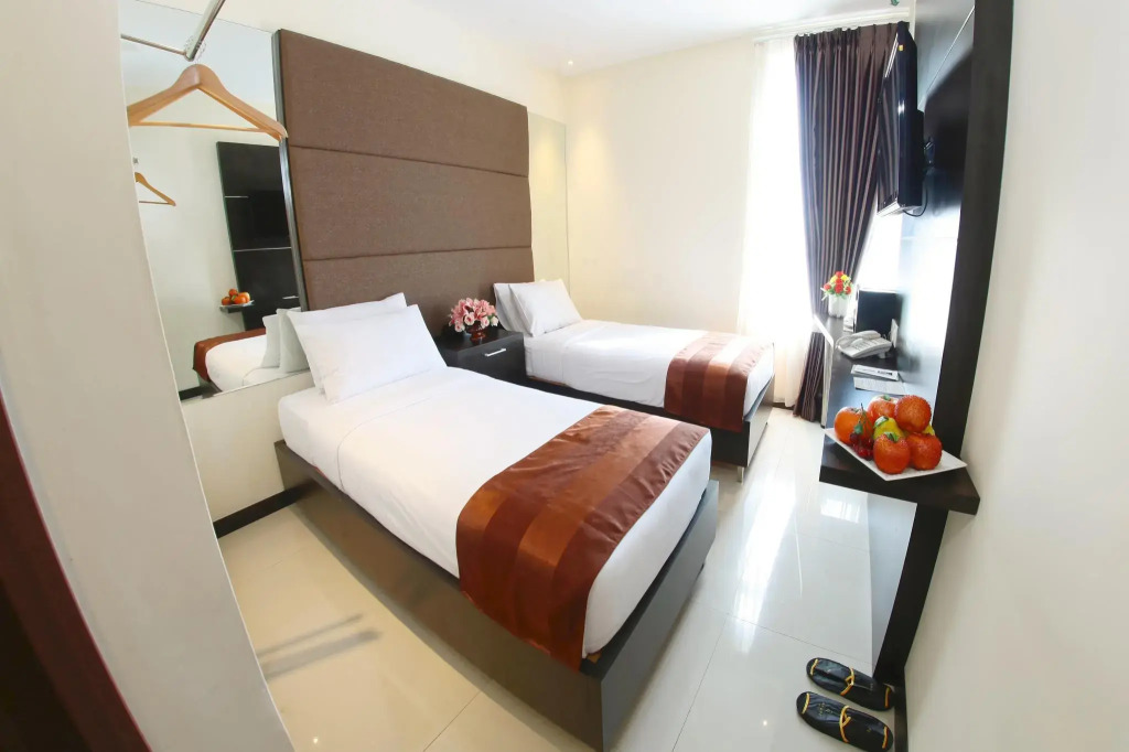 Life The One Makassar