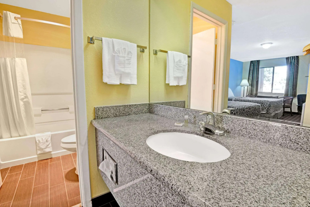 Days Inn & Suites by Wyndham Albuquerque West