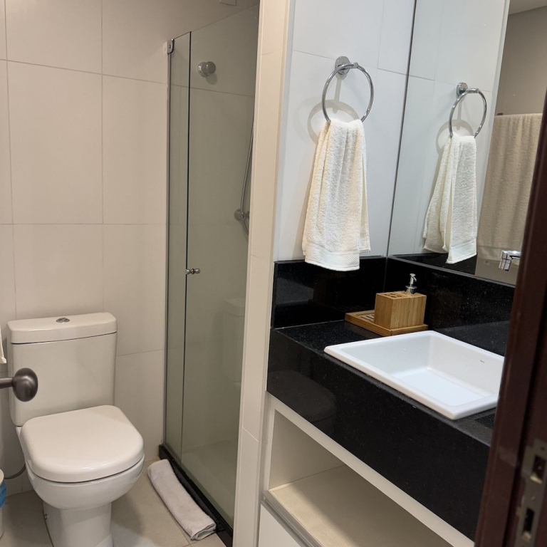 Flat com piscina a 50m da praia