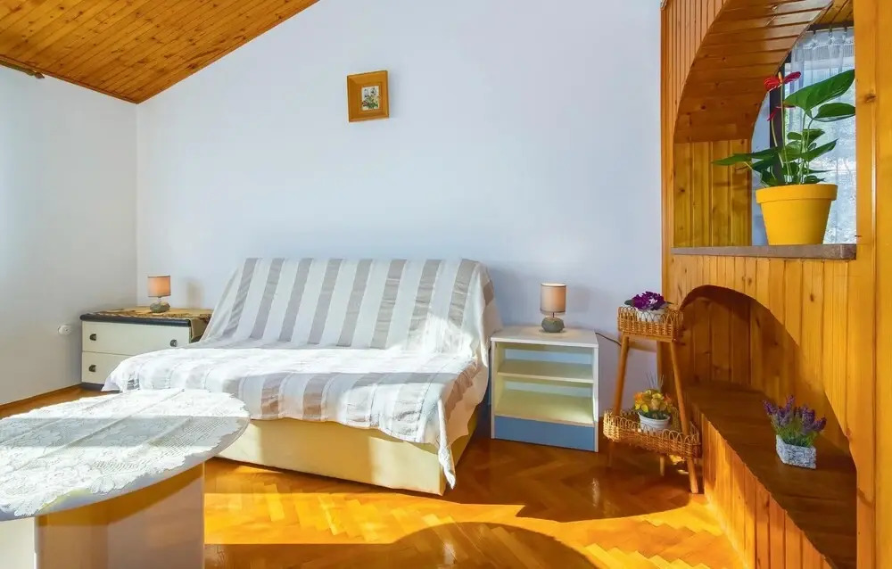 Amazing Apartment in Podstrana With 3 Bedrooms and Wifi