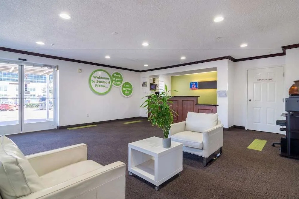 Plano Inn & Suites