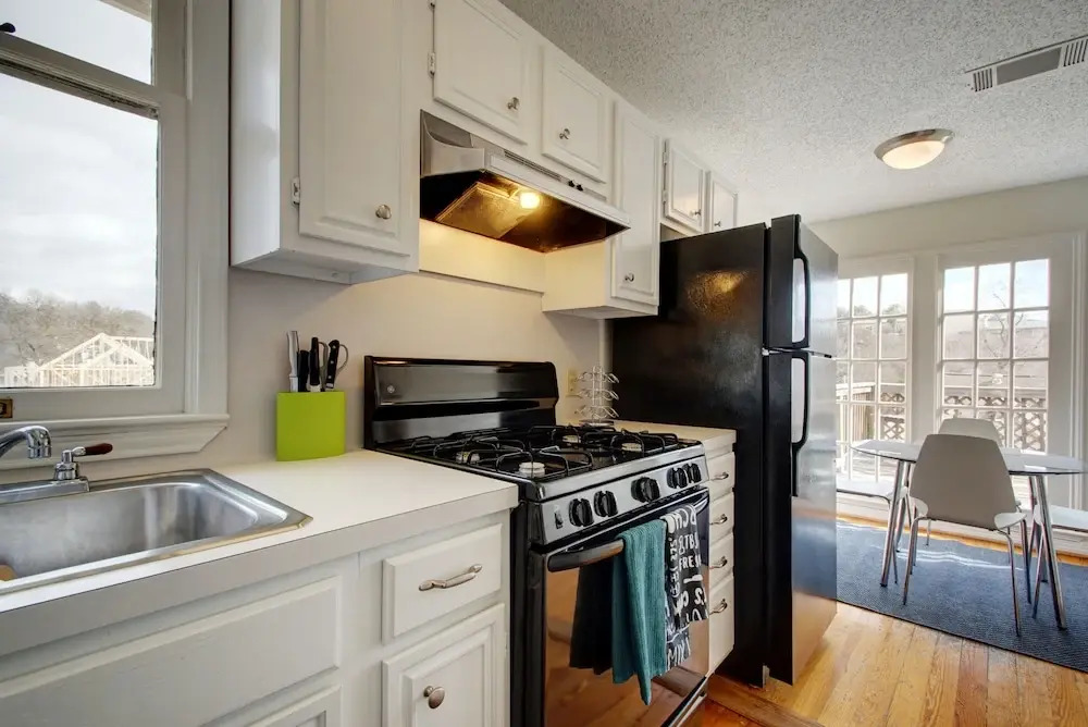 3BR 2BA Downtown Austin Charming Bungalow by RedAwning