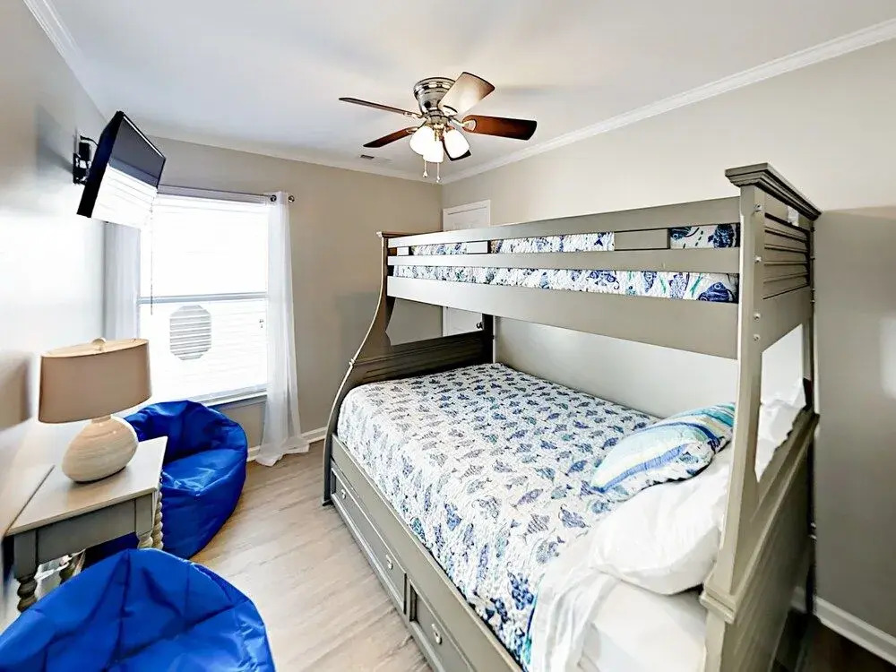 S Kings #1158 - 7 Br Home