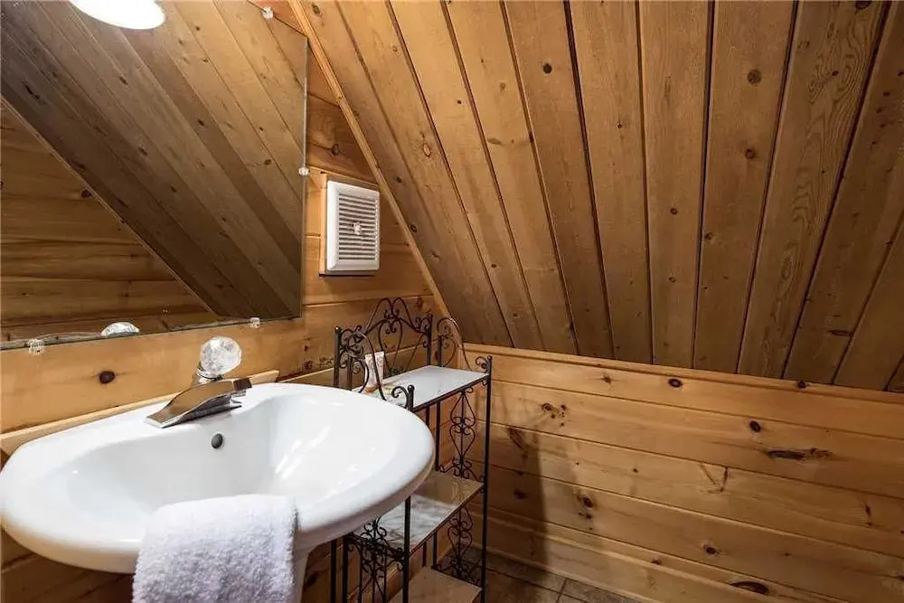 Smoky Mountain View 3 Bedroom Home with Hot Tub