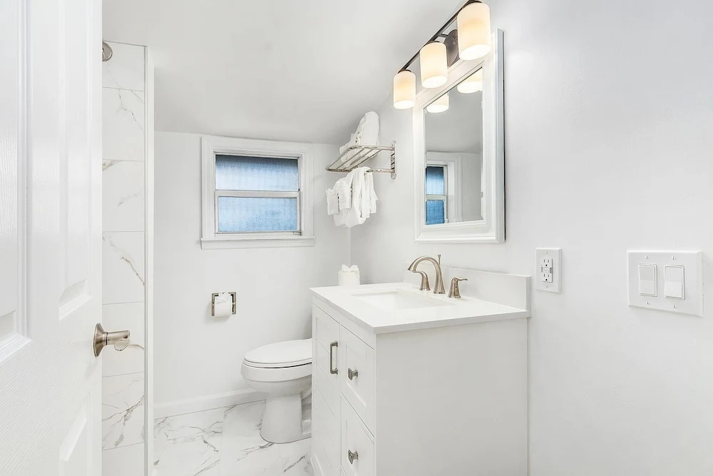 1030 Second Street 1 Bedroom Home by RedAwning