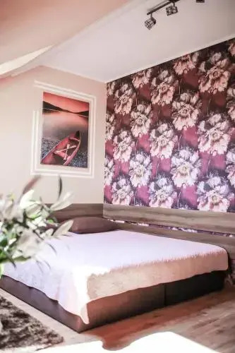 Aparthotel "DZIEWIĘTNASTKA"