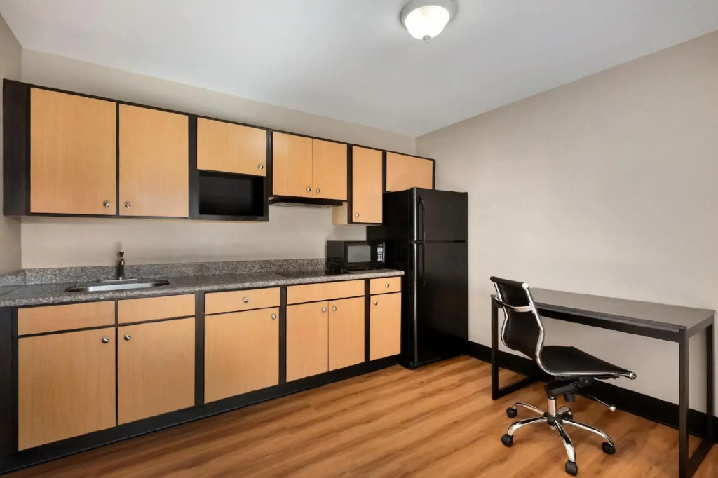 Super 8 by Wyndham Lake Charles Northeast