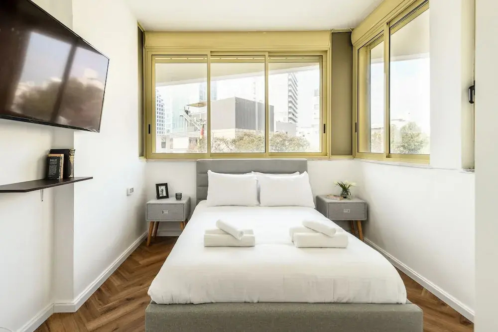 Beachside Charm on Ben Yehuda 2BR Apt