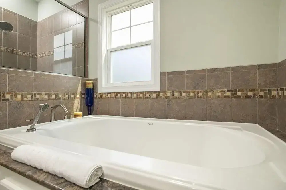 Sunset Bay Retreat 4 Bedroom Home by RedAwning