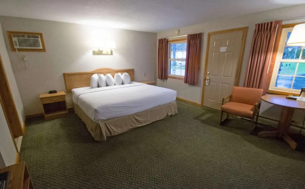 Adirondack Retreat Inn & Suites