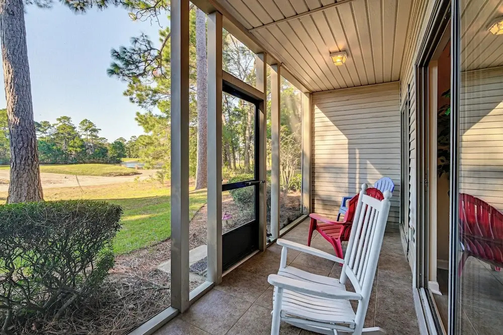 Pawleys Island Condo w/ Screened Porch + Golfing!