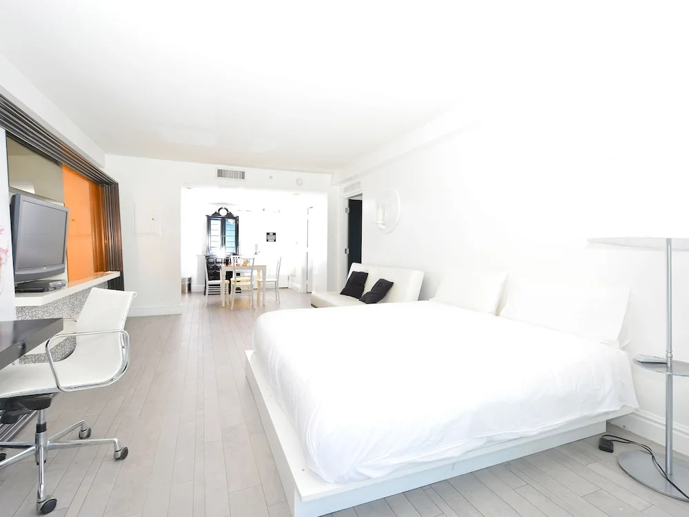 Miami World Rental - Mondrian 1220