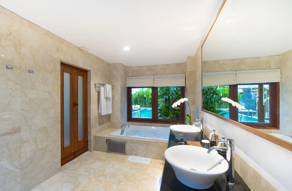 Legian Beach Hotel