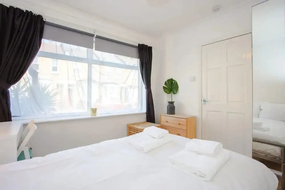 Stylish 4BD House With Private Garden - Stratford