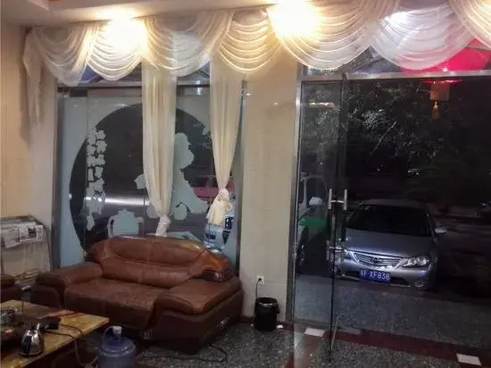 Xinfeng Small Island Business Hotel