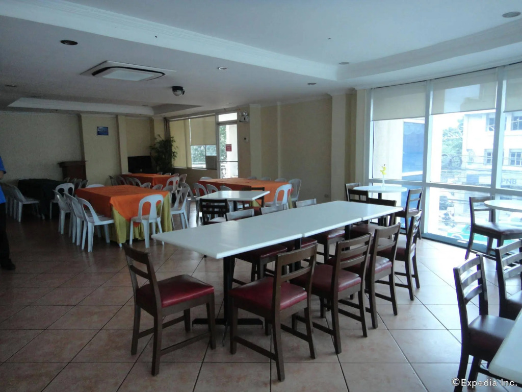 Golden Peak Hotel & Suites powered by Cocotel