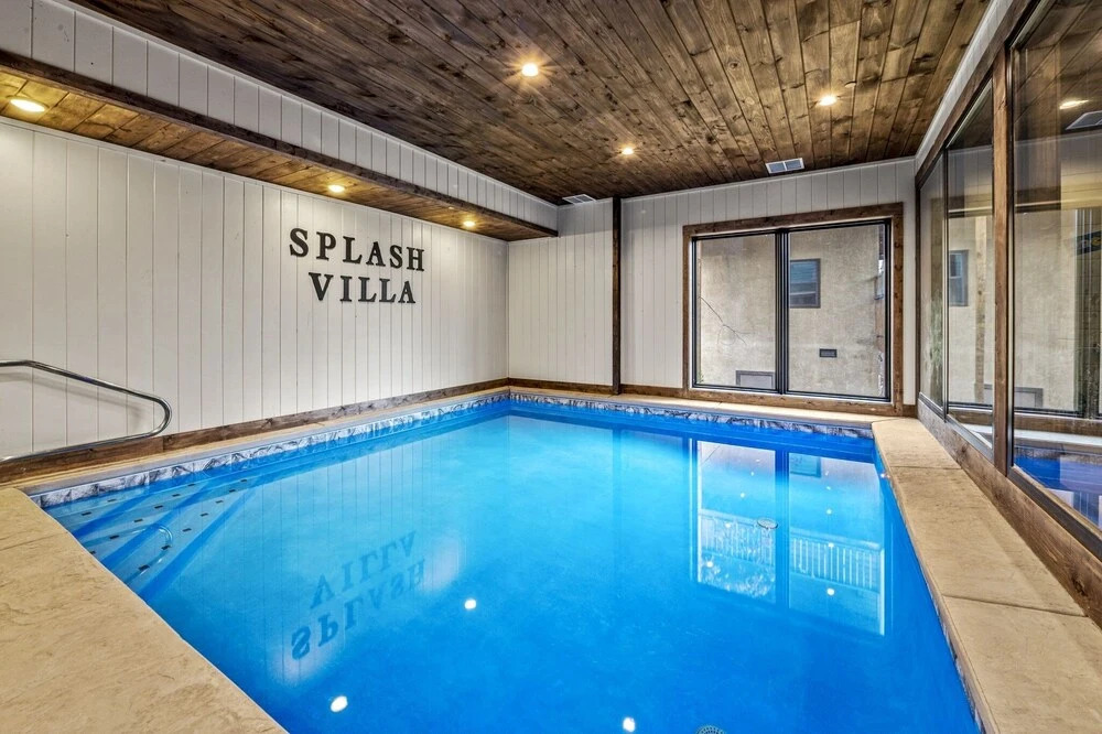 Splash Villa 6 Bedroom Home by Redawning