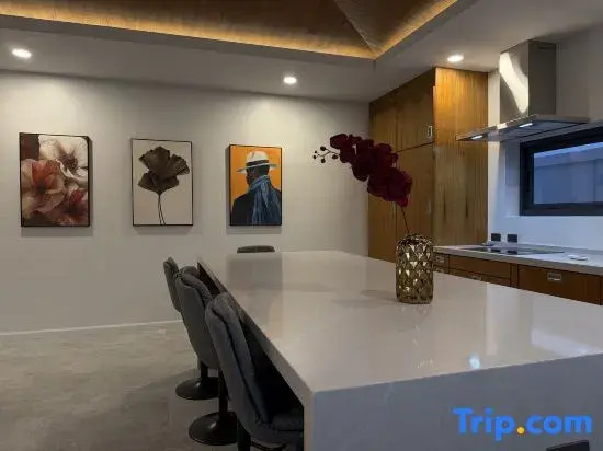 Newly built: private Quinta Lane 4br pool villa