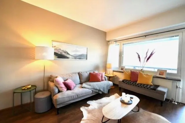 Cozy and Bright 2-Bedroom Apartment Washer and Dryer, King Size Bed
