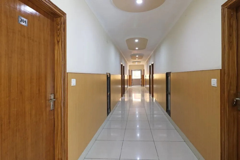 OYO 4798 Hotel Periwal Premium