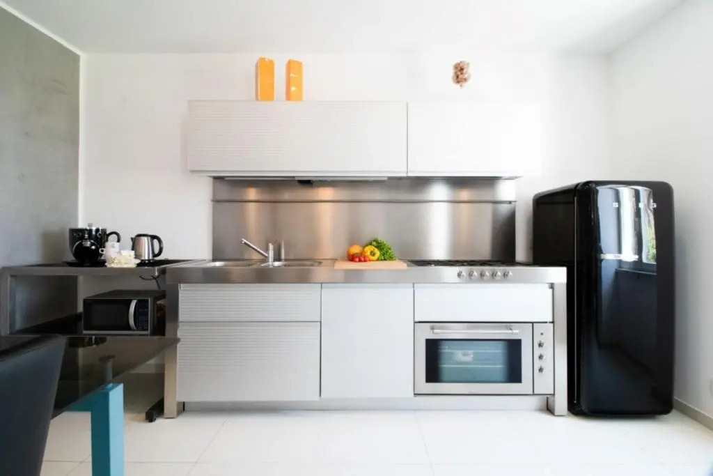 Casa Giulia - Apartment beachfront with 2 bedrooms, air conditioning and private parking, just 30 meters from the beach