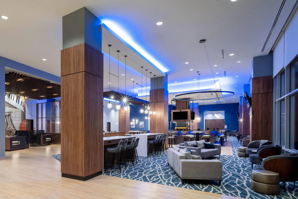 La Quinta Inn & Suites by Wyndham Nashville Downtown Stadium
