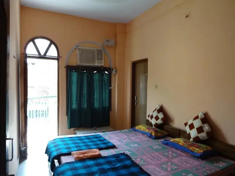 Sandhya Guest House Varanasi Near Ganga River