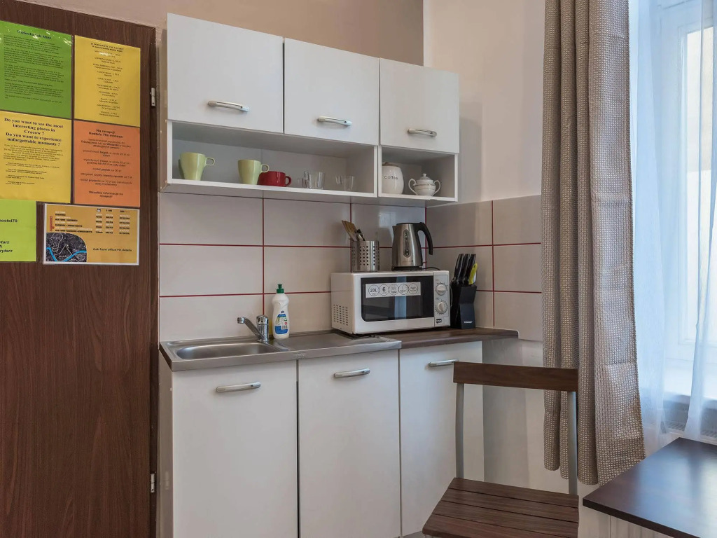 70s Hostel