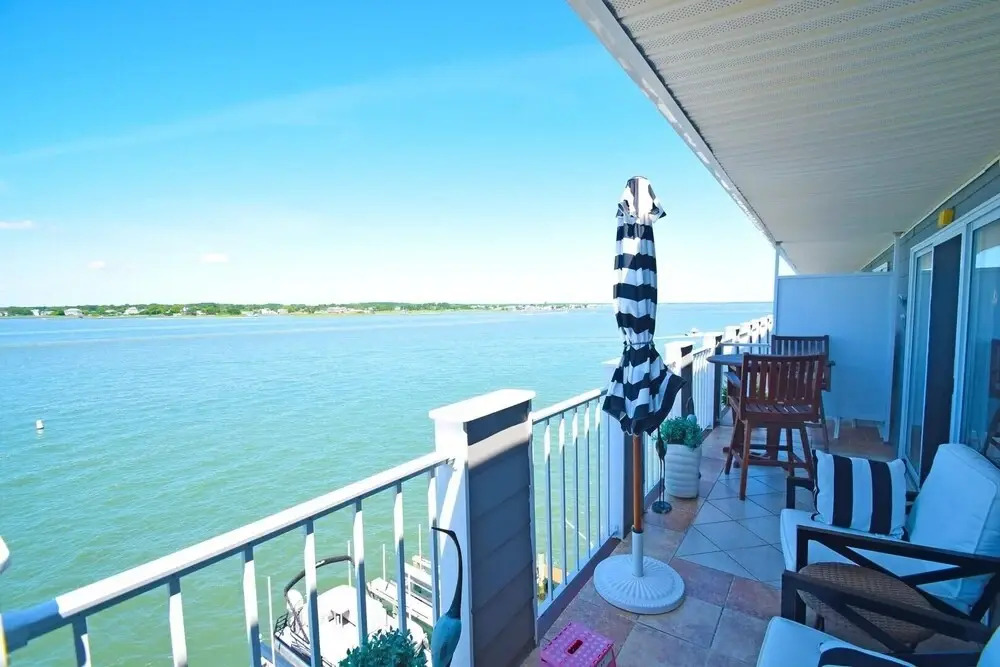 Harbour Island 406k 2 Bedroom Condo by RedAwning