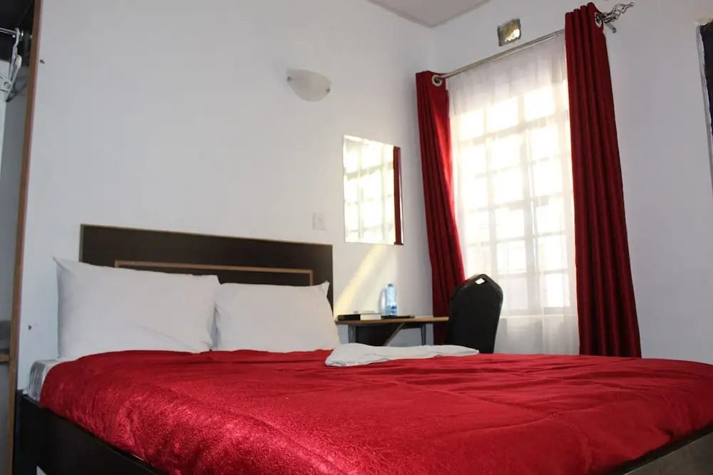 Dover Hotel Bondo