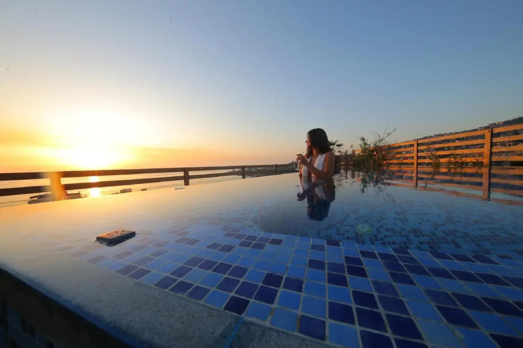 Sunrise Hotel
